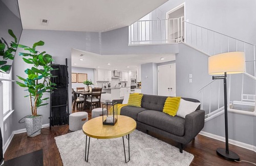 Montgomery Village Casa | Playground | Kid & Pet Friendly!