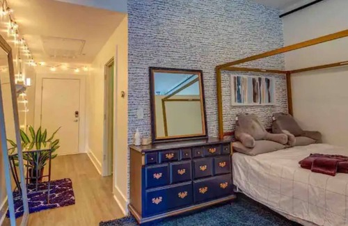 Plaza Midwood Condominio | *Plaza Midwood Palace* on Central Ave
