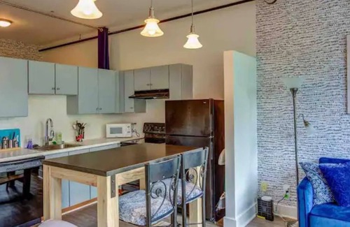 Plaza Midwood Condominio | *Plaza Midwood Palace* on Central Ave