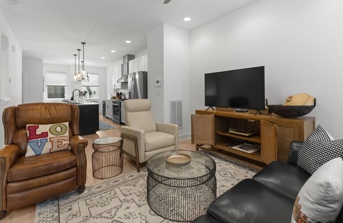 Plaza Midwood Casa | Plaza Midwood "Penthouse"
