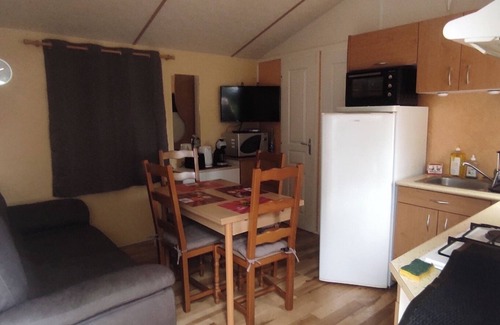 Besse-et-Saint-Anastaise Casa | Pleasant, functional mobile home in a 4* campsite