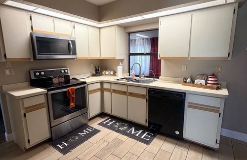 Warm Mineral Springs Casa | Pleasant 2-bedroom house with AC in North Port