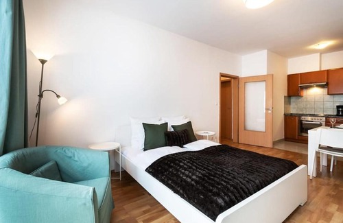 13th District Apartamento | Pleasant & Comfy Apartment in super location