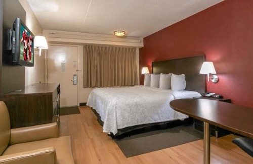 Statesville Casa | Pleasant Stay Close to Downtown Statesville! Pets Are Welcome, Free Parking!