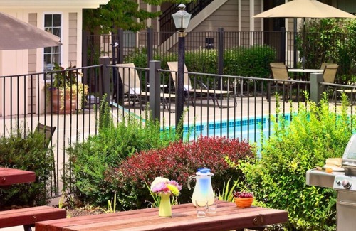 Eagan Casa | Pleasant Stay, Convenient Location, 4 Pet-Friendly Units, Pool, Free Breakfast