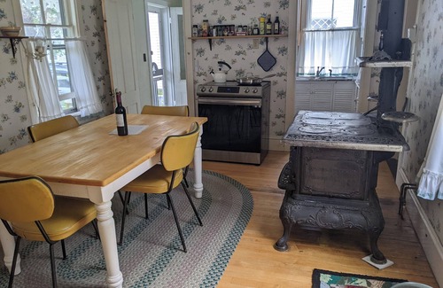 Vinalhaven Casa | Pleasant Street Village Home