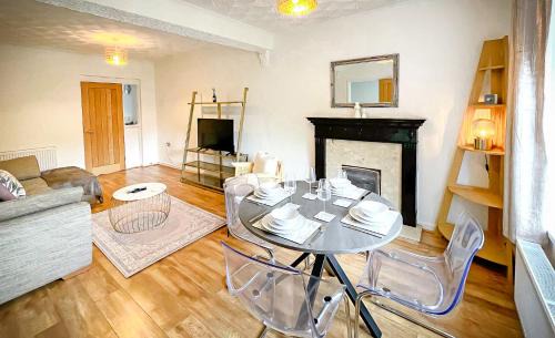 Trehafod Casa | PLEASANT View Impressive Home In Stunning Rhondda Valley By Staystaycations