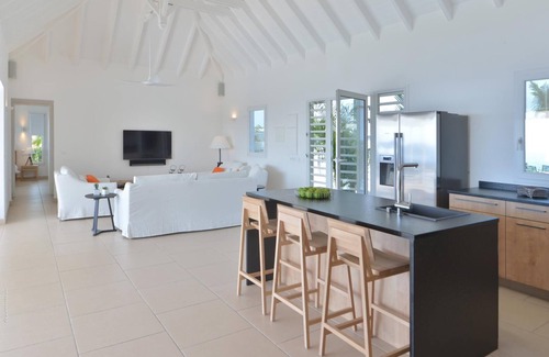 Corossol Villa | Piscina climatizada prolongada, vista al puerto de Ocean ang excepcional, área de comedor al aire libre, Wi-Fi gratuito