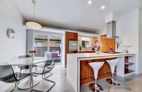 South River City Casa | Plum Perfect | Cozy SoCo Stay + Yard & Style