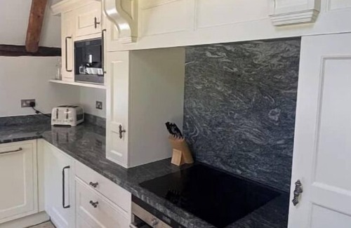 Sheldwich Casa | Kent barn private pool, hot tub & kids play area