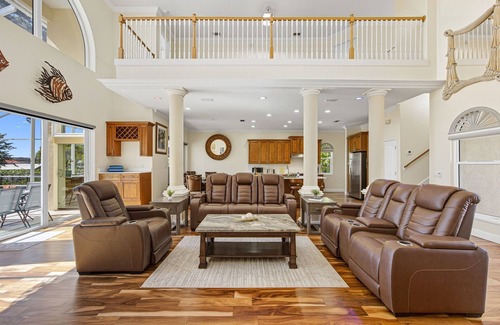 Apollo Beach Casa | Plunge into Joy & Bayfront Magic at Seaside Escape - Villa Seabird