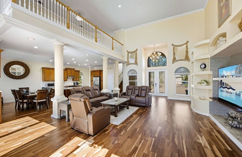 Apollo Beach Casa | Plunge into Joy & Bayfront Magic at Seaside Escape - Villa Seabird