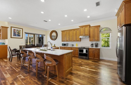 Apollo Beach Casa | Plunge into Joy & Bayfront Magic at Seaside Escape - Villa Seabird