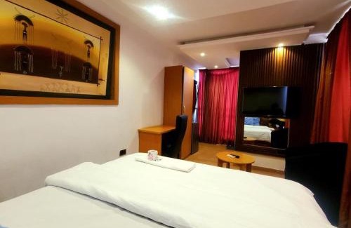 Alimosho Hotel | PnK Inn