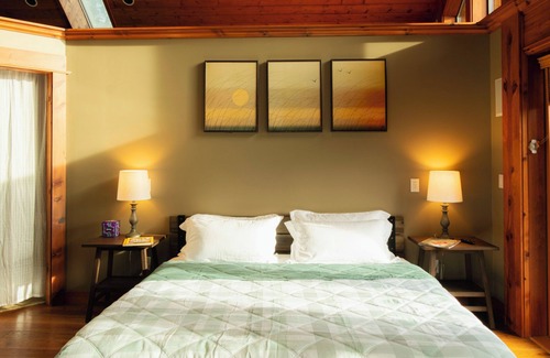 Hobart Cabina | PNW King Suite + Hot Tub + Mountain View Retreat + close to Seattle