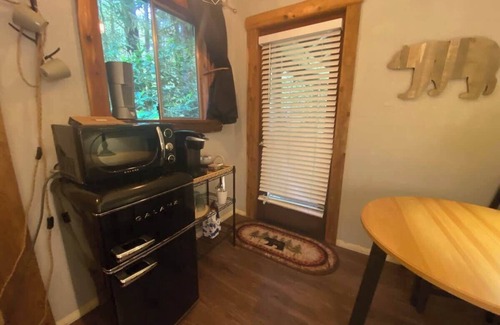 Forks Apartamento | Pocahontas Lodge Room near Olympic National Park