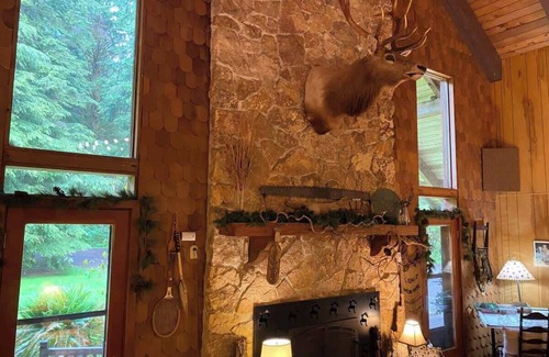 Forks Apartamento | Pocahontas Lodge Room near Olympic National Park