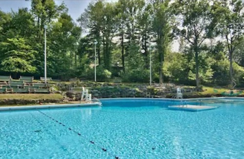 Mountainhome Cabaña | Pocono Cottage