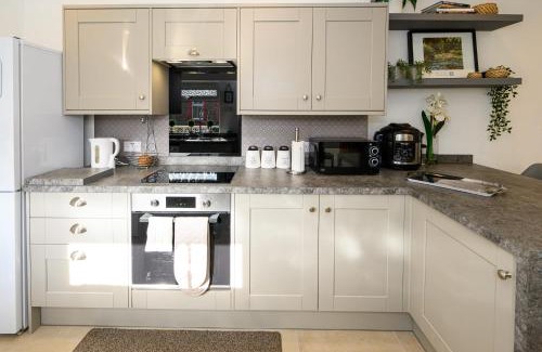 Abercwmboi Casa | Poet's Cottage Wonderful Cottage In The Welsh Valleys by StayStaycations