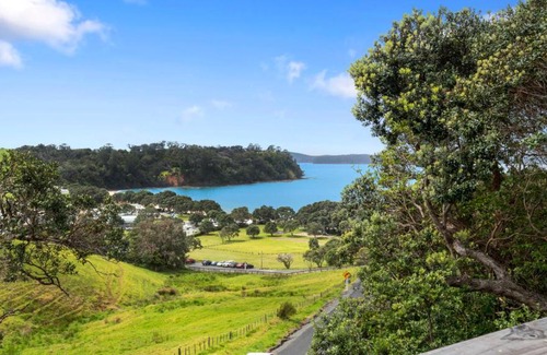 Mahurangi East Casa | Pohutukawa Paradise - Martins Bay Holiday Home