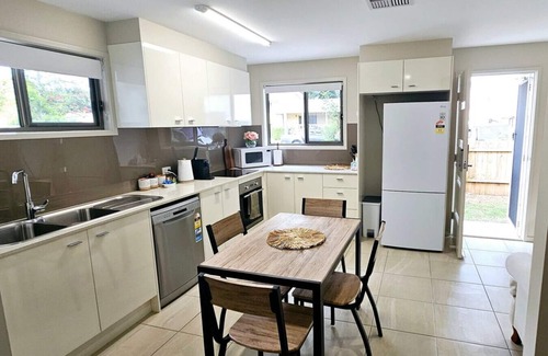 Beerwah Apartamento | 'Poinciana' @ Sunlight Swan - Beerwah - sleeps 6