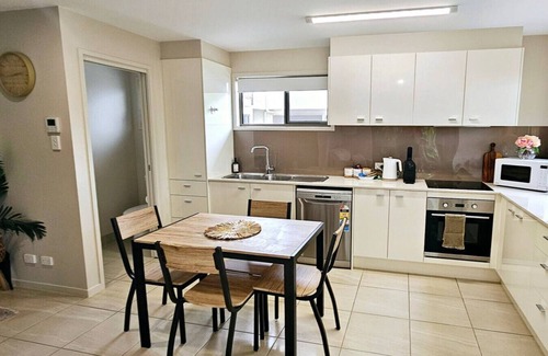 Beerwah Apartamento | 'Poinciana' @ Sunlight Swan - Beerwah - sleeps 6