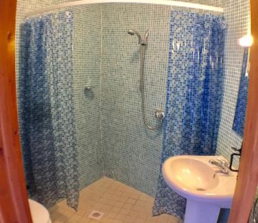 Bodinnick Casa | Polean Farm Cottages - With Free Animal Feeding and Pony Rides and Free Access to a Nearby Pool