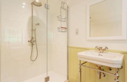 Lingfield Casa | Pollard Cottage