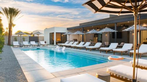 La Quinta Casa | Polo Villa Aura 2 Homes Pickleball Putting Green Sleeps 32