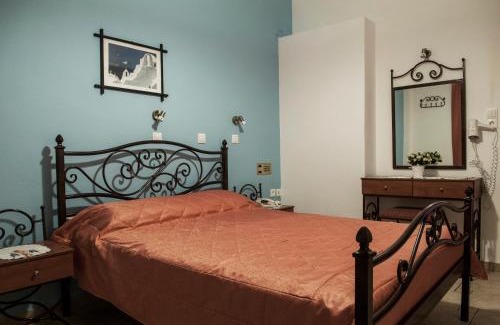 Kamari Hotel | Polydefkis Hotel