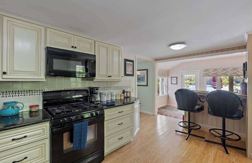 Union Casa | Pond Retreat: Beach, Kayak, Canoe, Deck, Firepit,