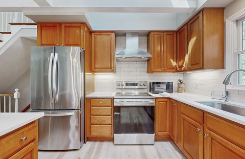 South Dennis Casa | Pond view home w/ AC, sunroom, kayak & near town and beaches