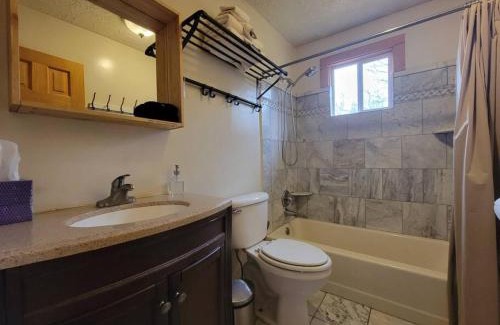 Stanardsville Casa | Pond View (Second bedroom at extra cost)