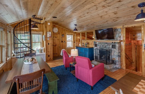 Pequot Lakes Cabina | Cabina pintoresca en el pintoresco lago Sibley ** ¡INCLUYE PONTOON!** Duerme 8