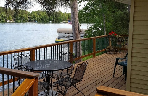 Crosslake Cabina | PONTOON INCLUIDO - CABINA DE FAMILIA RELAJANTE EN EL BORDE DE LAS AGUAS DEL LAGO O'BRIEN