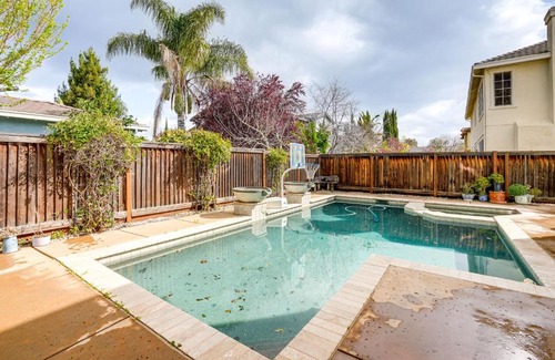 Brentwood Apartamento | Pool and Hot Tub Access Extended Stay in Brentwood!