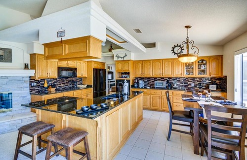 Lake Havasu City Casa | Pool, Bar and Grill Lake Havasu Oasis!
