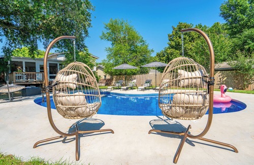 Mississippi City Casa | POOL! Close to the Beach and Downtown! BBQ! Game Room!