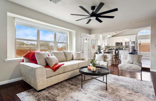 Cedar Park Casa | Pool, Games, King Suite 3BR Epic Chill Stay