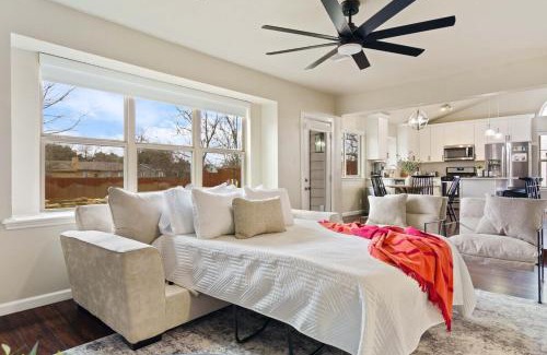 Cedar Park Casa | Pool, Games, King Suite 3BR Epic Chill Stay