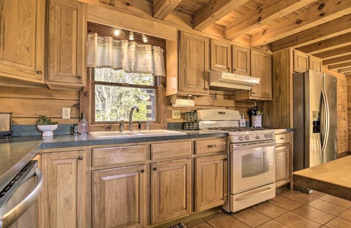 Mount Joy Cabina | Pool, Games + Sauna: Mount Joy Countryside Cabin