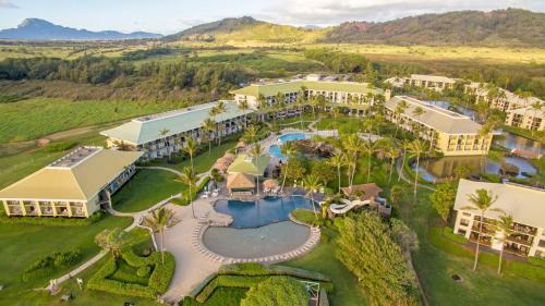 Hanamaulu Apartamento | Pool Garden Lanai, Beachfront 4-Star Resort, King Bed, AC, Pool, Restaurant, Gym, Spa