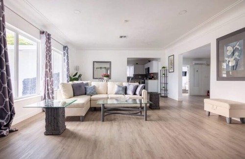 West Little River Casa | Pool Home in North Miami Beach. Everyone gets own bed !