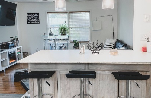 Houserville Casa | Pool + hot tub +Fire place + Deck fenced backyard 7 min from Penn state