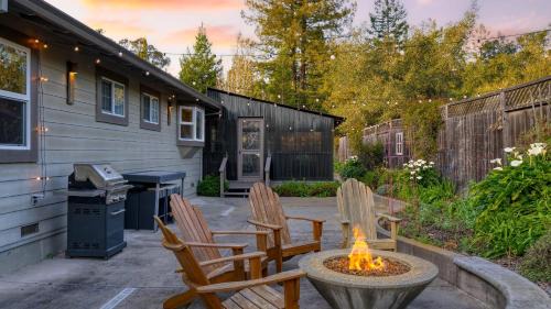 Sebastopol Casa | Pool Hot Tub Firepit Game Room Minutes from Sebastopol Russian River Baker Lane Retreat