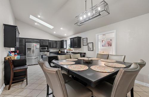 Rockwell Casa | Pool, Hot Tub, Game Room & Sleeps 18! By StayLage