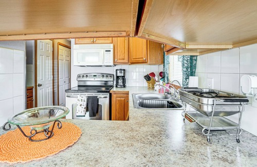 Yuma Casa | Pool, Hot Tub & Tennis Courts: Yuma Home Near Dtwn