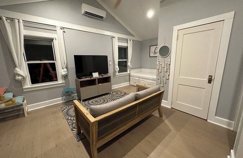 Circleville Casa | Pool house on a park-like estate, Pet friendly, 7 min to LegoLand.