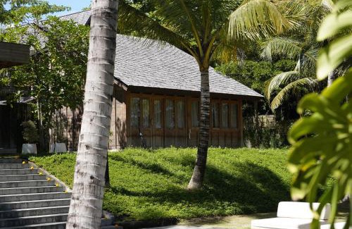 Nyambu Cama Y Desayuno | Pool & Jungle View Family Room in Kaba-Kaba