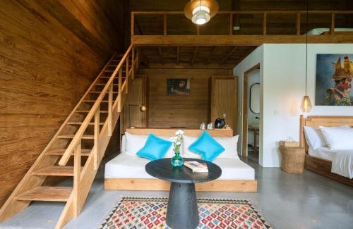 Nyambu Cama Y Desayuno | Pool & Jungle View Family Room in Kaba-Kaba